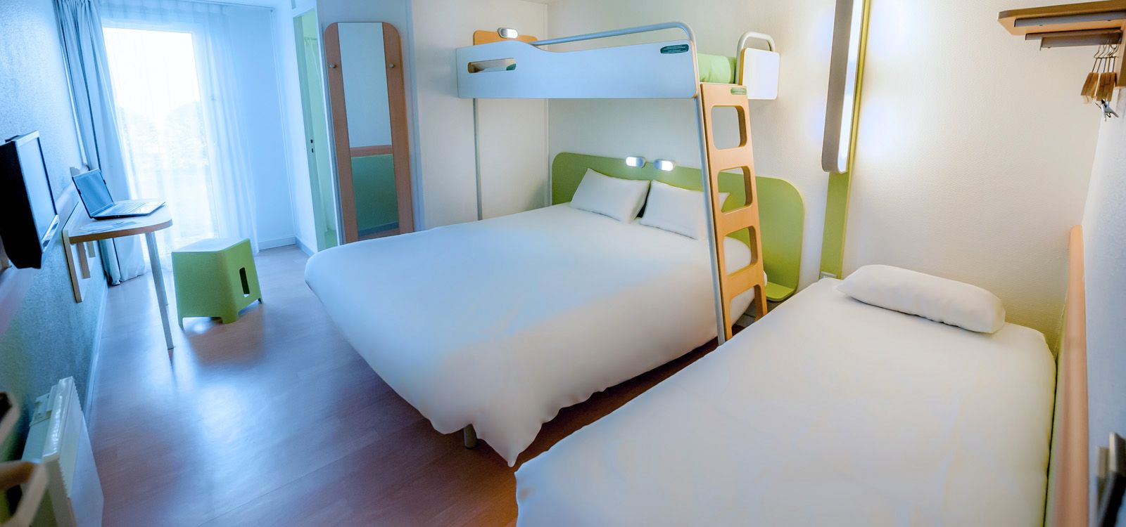 Chambre famille de l'hôtel Ibis Budget Vannes