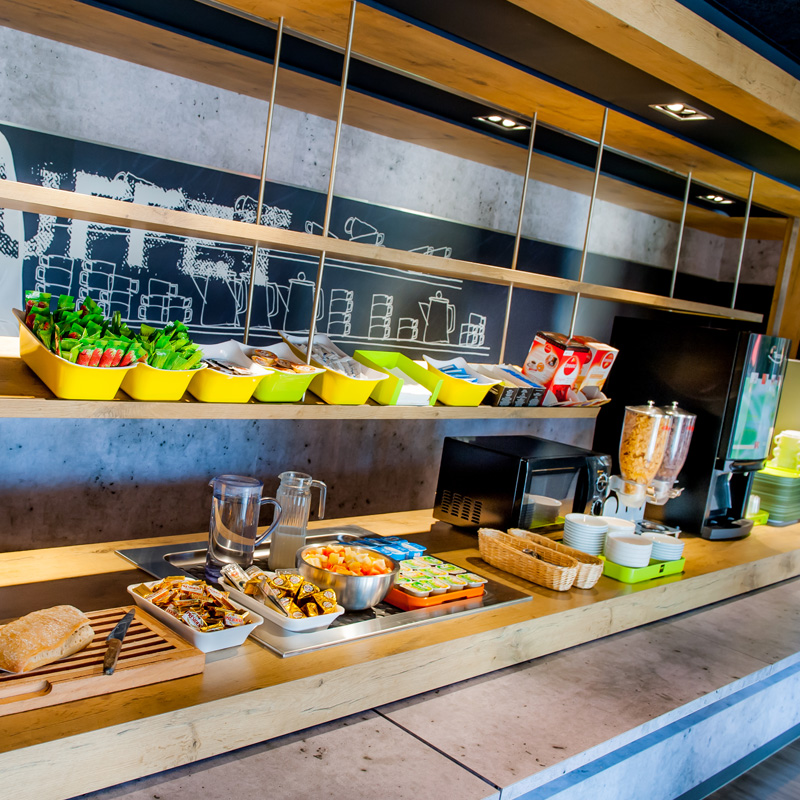 Buffet petit-d&eacute;jeuner de l'h&ocirc;tel